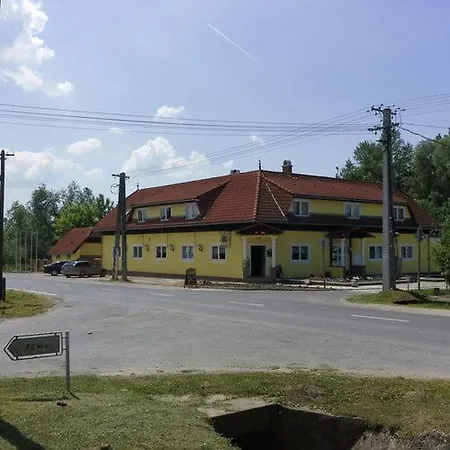 Bed & Breakfast Malom Fogado *